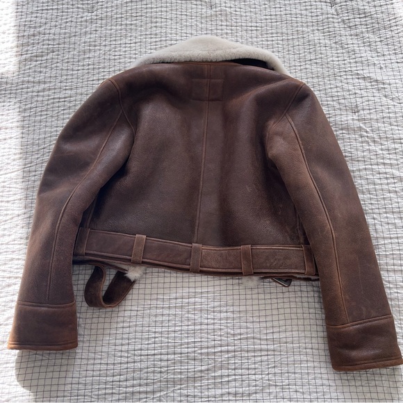 The Rey Cropped Shearling Jacket - Picture 5 of 10